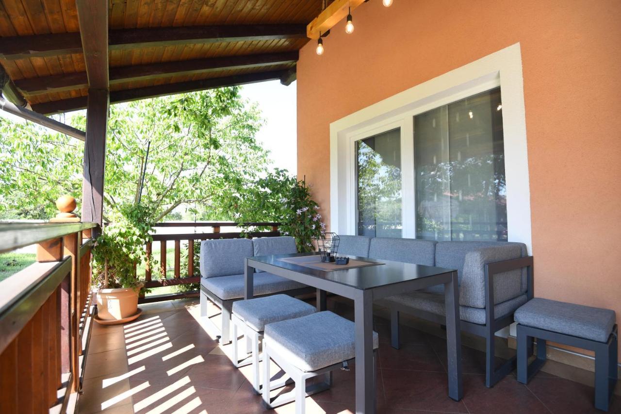 Brisevo Villa Tinov Dvor מראה חיצוני תמונה